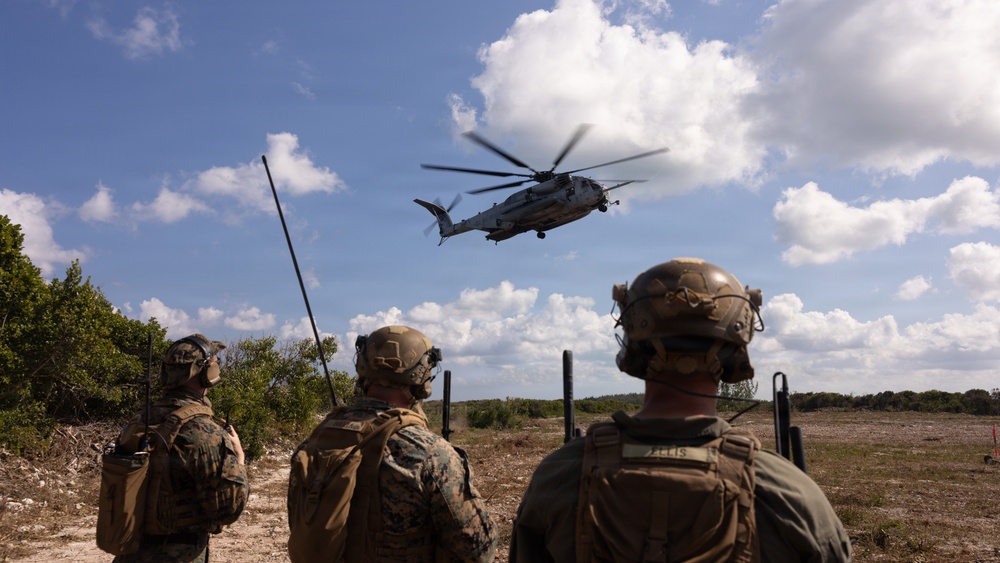 MWSS-271 receives fuel for a FARP during MAG-29 DAO Exercise