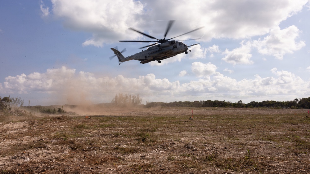 MWSS-271 receives fuel for a FARP during MAG-29 DAO Exercise