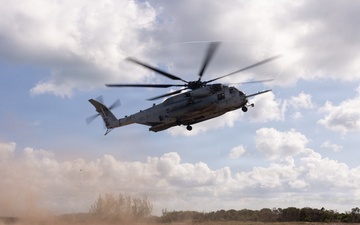 MWSS-271 receives fuel for a FARP during MAG-29 DAO Exercise