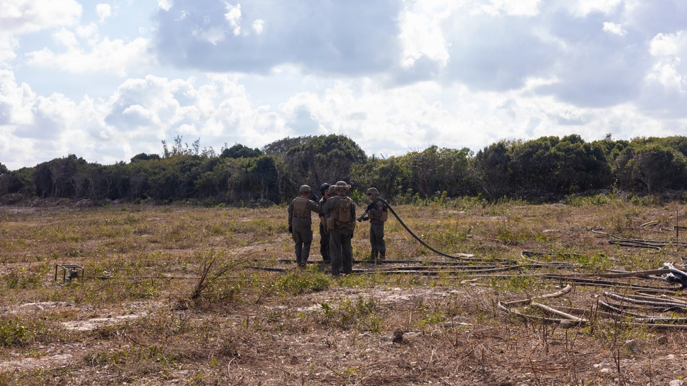 MWSS-271 receives fuel for a FARP during MAG-29 DAO Exercise