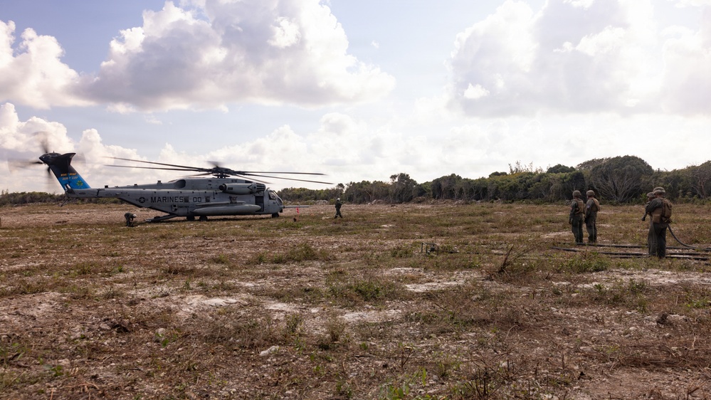 MWSS-271 receives fuel for a FARP during MAG-29 DAO Exercise