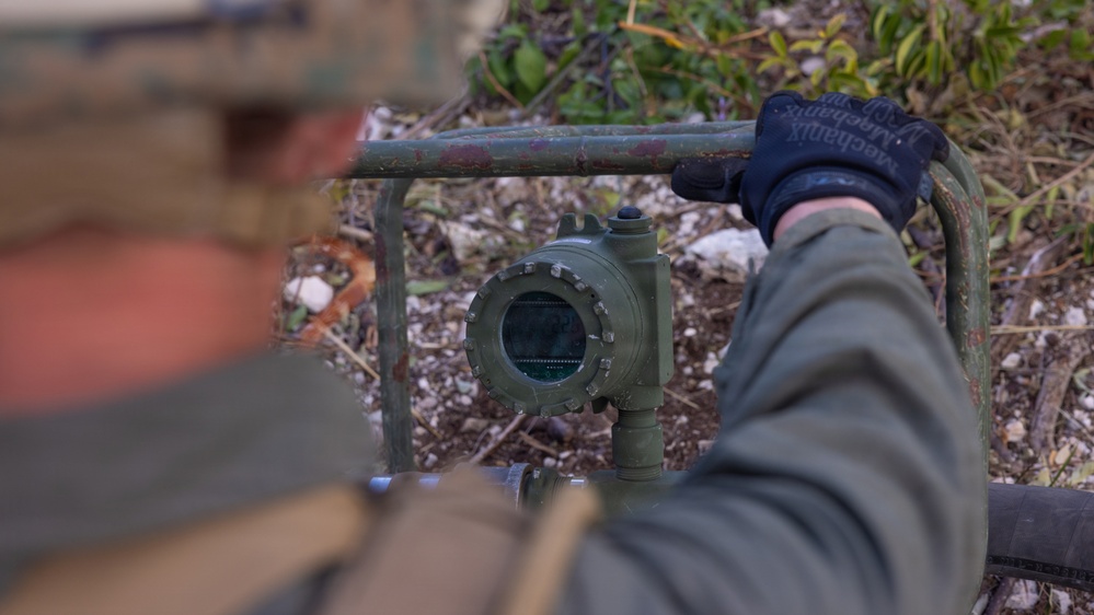 MWSS-271 receives fuel for a FARP during MAG-29 DAO Exercise
