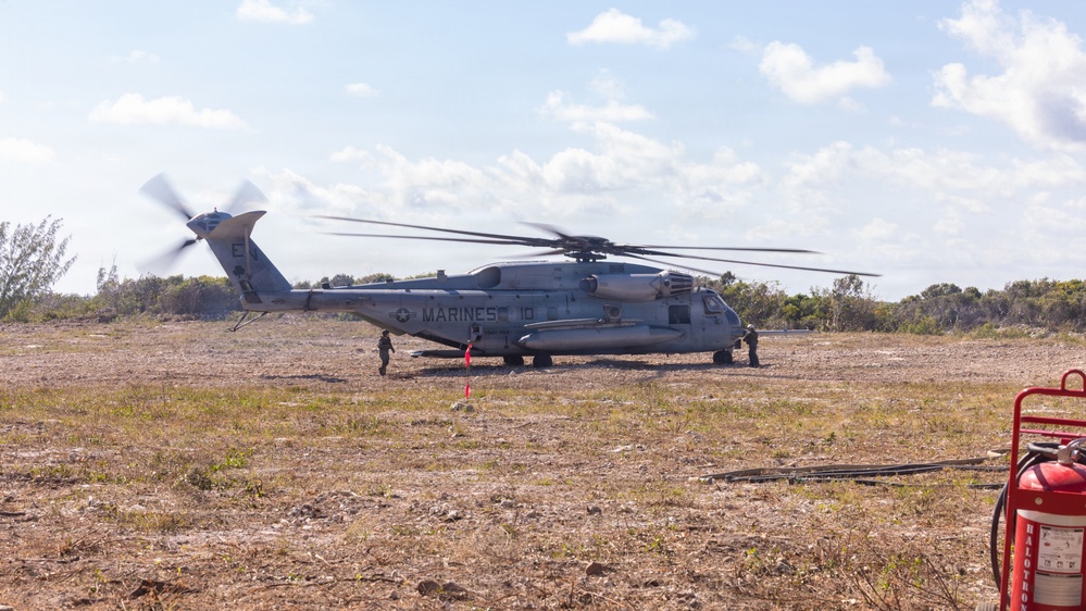 U.S. Marines with HMH-464 and 2nd DSB conduct lift operations