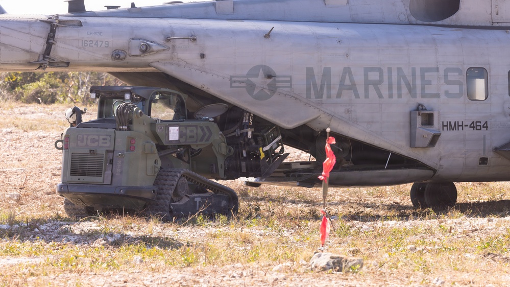U.S. Marines with HMH-464 and 2nd DSB conduct lift operations