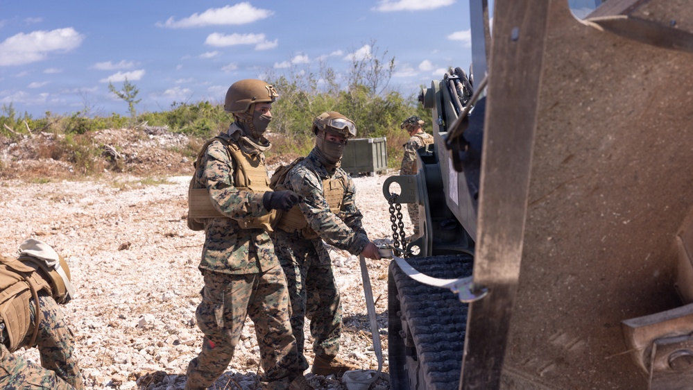 U.S. Marines with HMH-464 and 2nd DSB conduct lift operations
