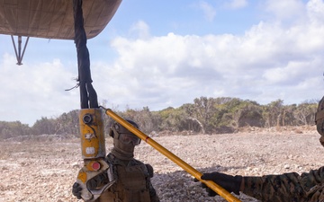 U.S. Marines with HMH-464 and 2nd DSB conduct lift operations