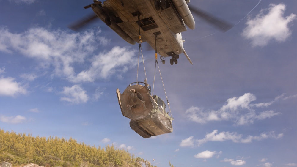 U.S. Marines with HMH-464 and 2nd DSB conduct lift operations