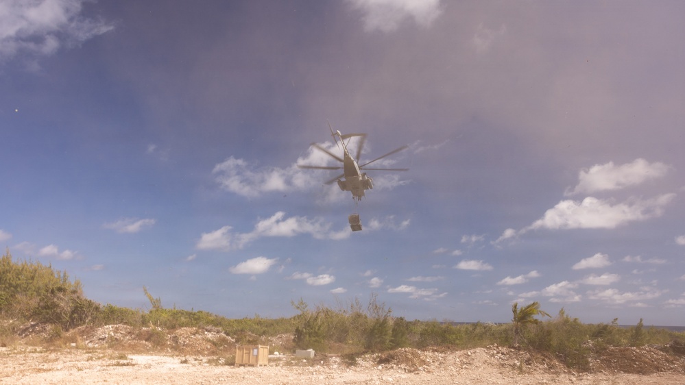 U.S. Marines with HMH-464 and 2nd DSB conduct lift operations