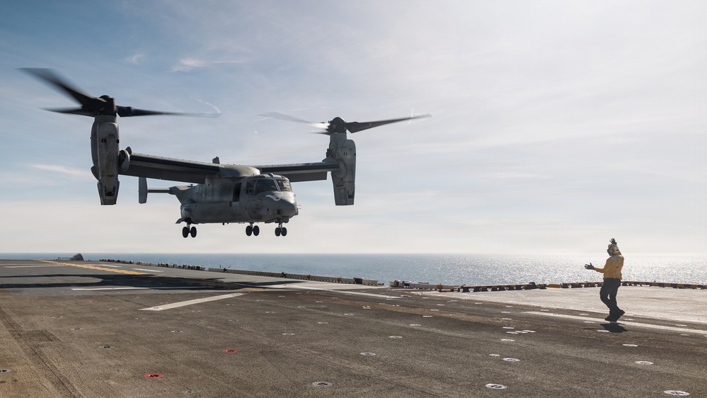 11th MEU Marines, Sailors Embark USS Boxer