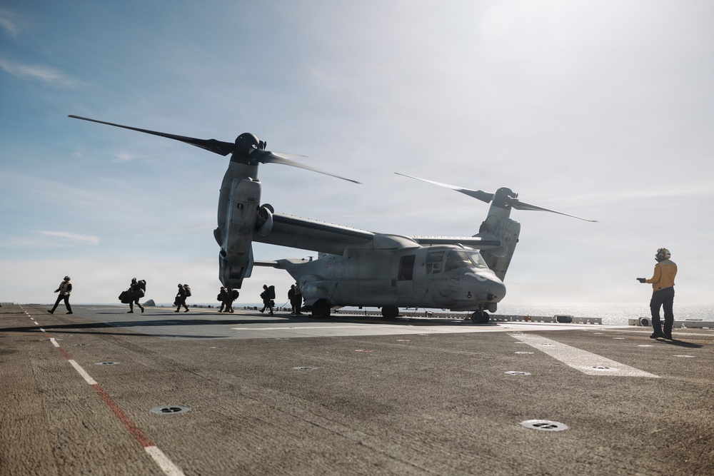 11th MEU Marines, Sailors Embark USS Boxer