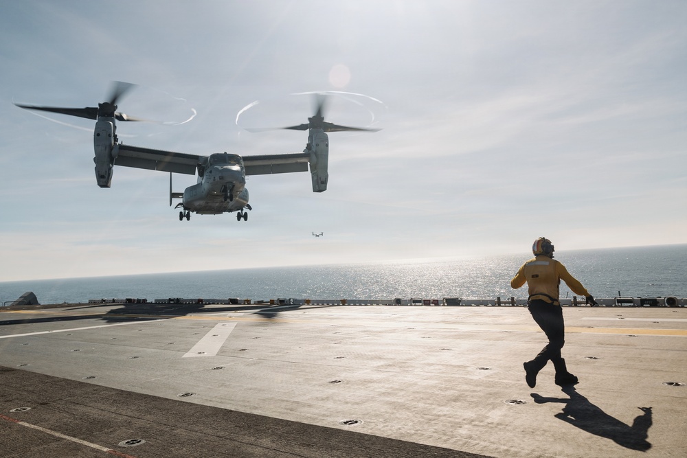 11th MEU Marines, Sailors Embark USS Boxer