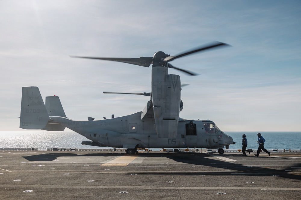 11th MEU Marines, Sailors Embark USS Boxer