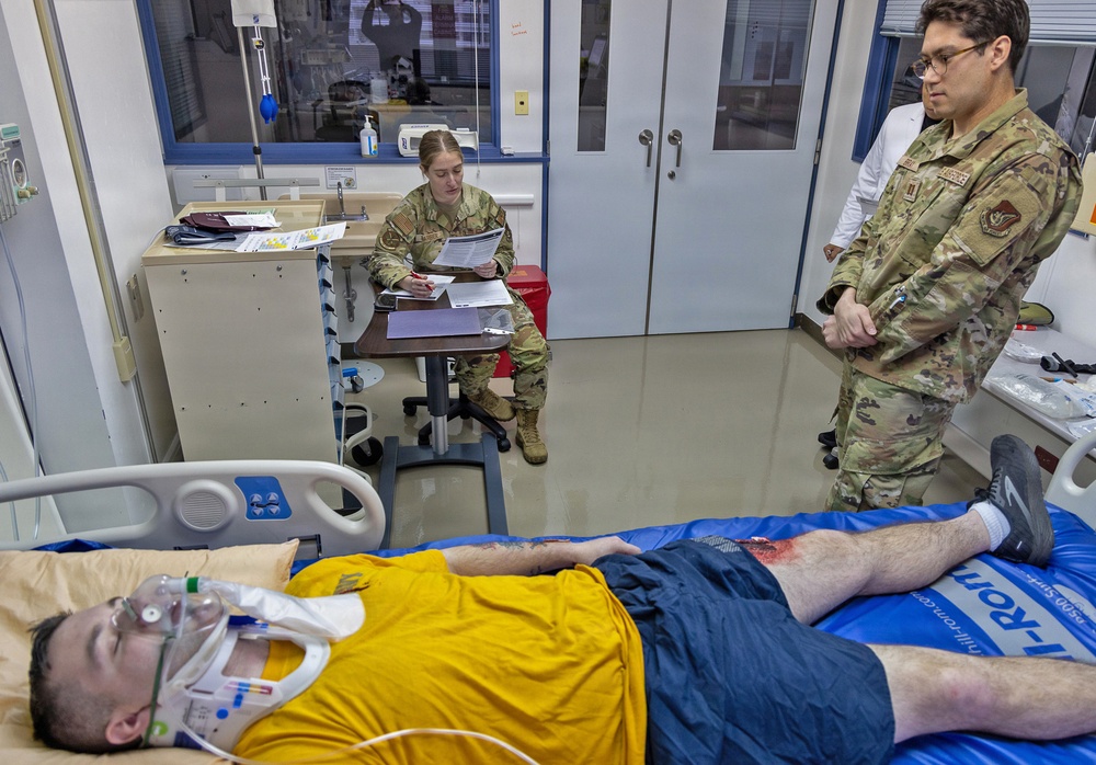 USNH Yokosuka Strengthens Theater Medical Readiness with ATLS Certification Course