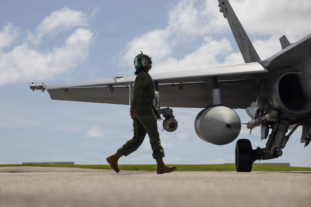 VMFA-232 prepares aircraft with ordnance during GATR