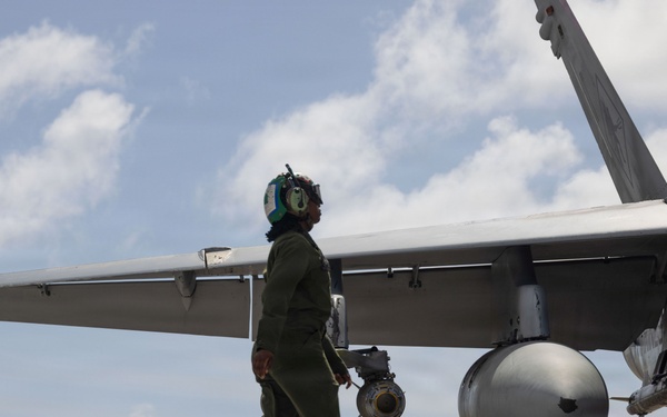 VMFA-232 prepares aircraft with ordnance during GATR