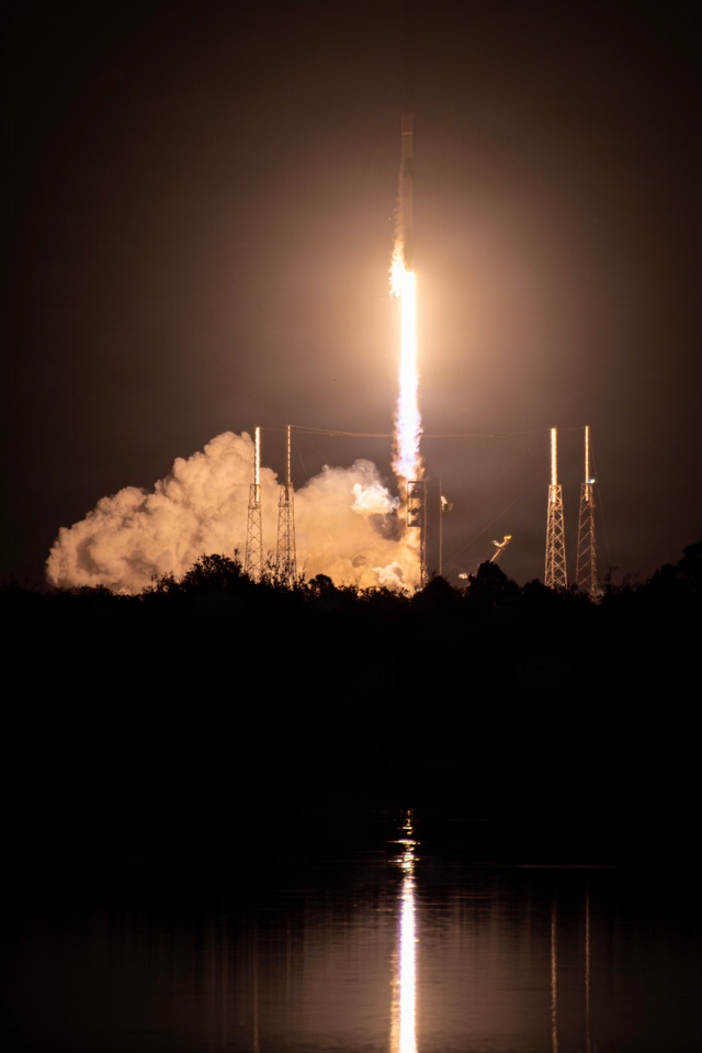 Starlink 6-104 Launches from Cape Canaveral Space Force Station