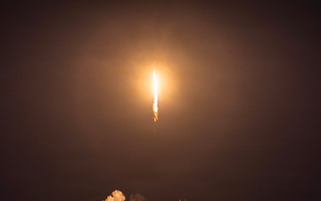 Starlink 6-104 Launches from Cape Canaveral Space Force Station