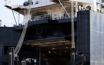 Future Marine Officers Get Inside Global Logistics Engine at Blount Island
