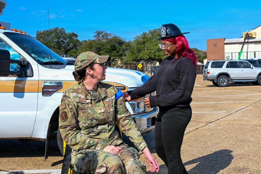 Junior Achievement students tour the 2nd Bomb Wing