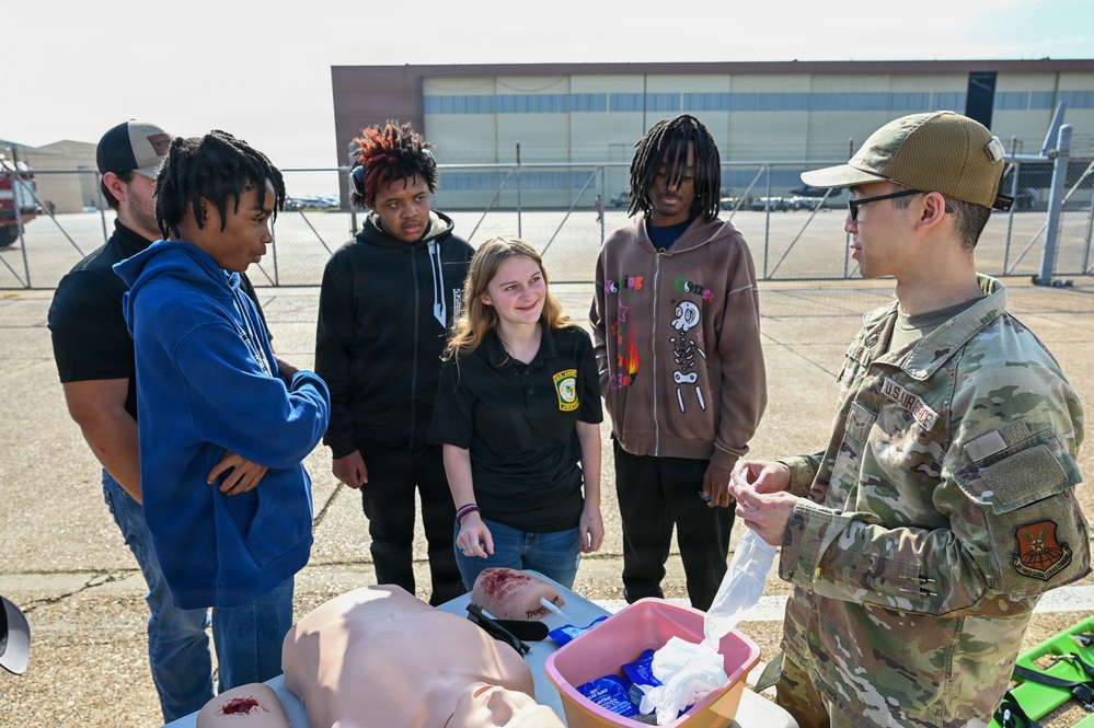 Junior Achievement students tour the 2nd Bomb Wing