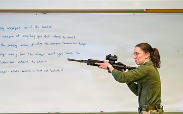 Minnesota National Guard receives introduction to HK-416 training from Norwegian Home Guard during NOREX53