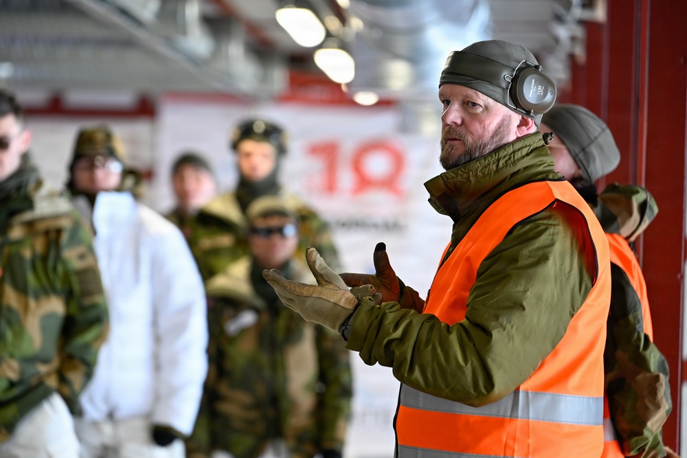 Minnesota National Guard receives introduction to HK-416 training from Norwegian Home Guard during NOREX53