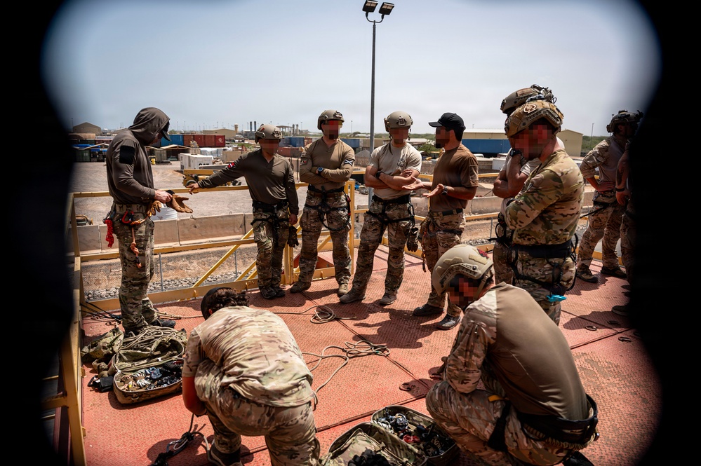82nd ERQS conducts joint medical and rope rescue training with Spanish Special Naval Warfare Force