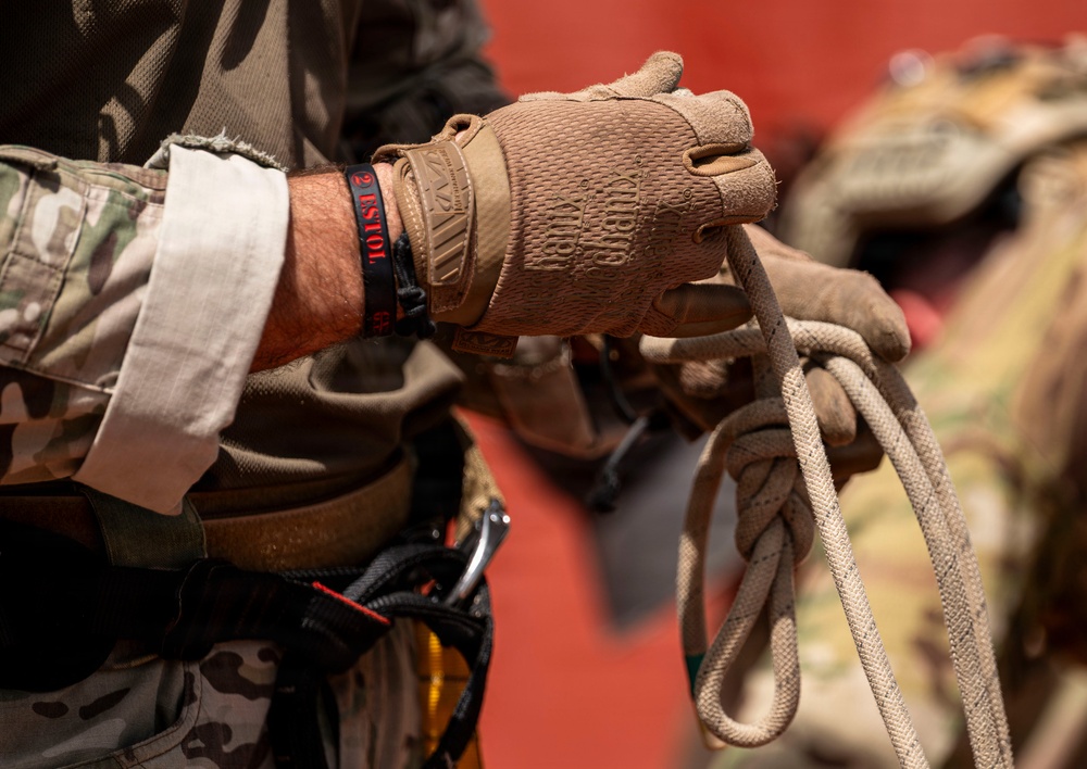 82nd ERQS conducts joint medical and rope rescue training with Spanish Special Naval Warfare Force