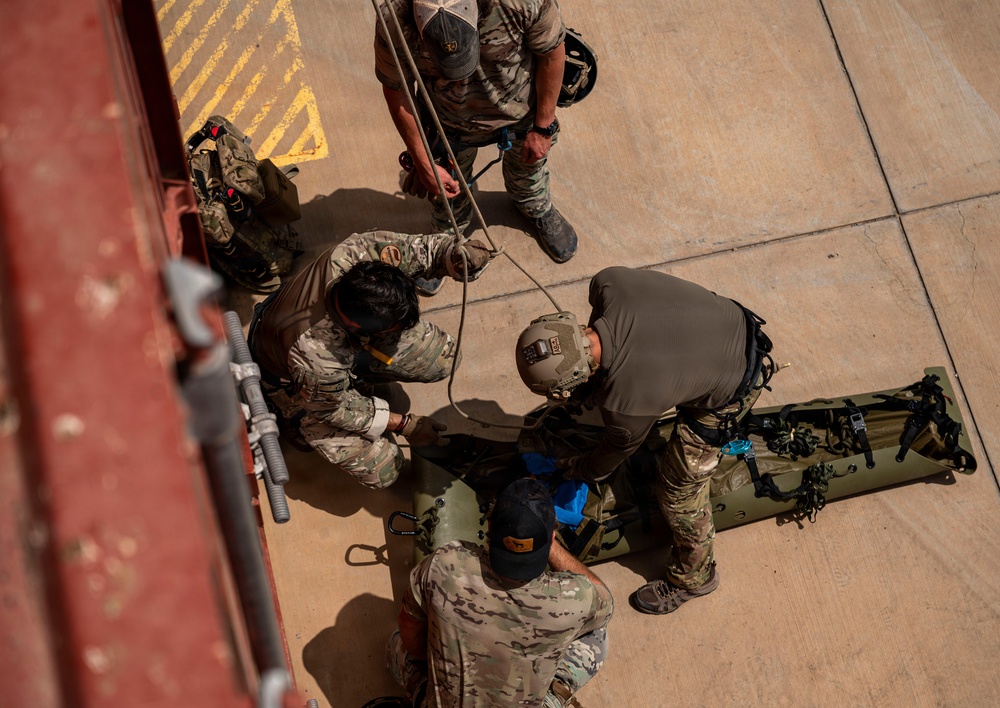 82nd ERQS conducts joint medical and rope rescue training with Spanish Special Naval Warfare Force