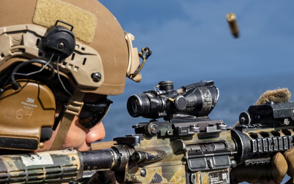 31st MEU | Battery Co live-fire deck shoot