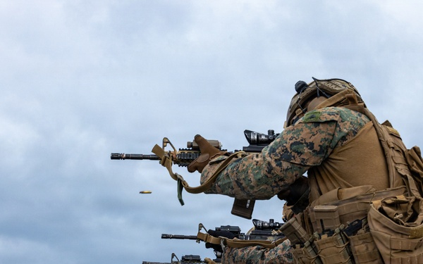31st MEU | Battery Co live-fire deck shoot