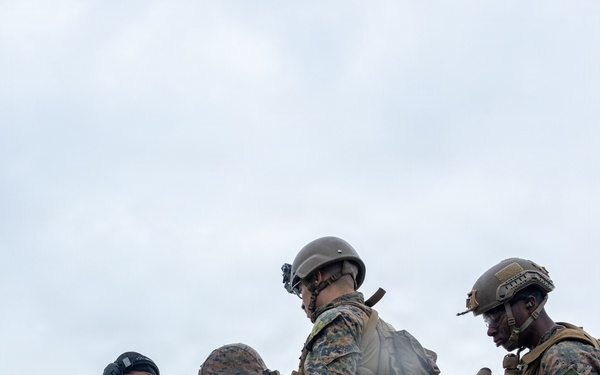 31st MEU | Battery Co live-fire deck shoot