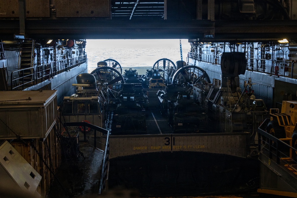 31st MEU | LCAC from ship-to-shore