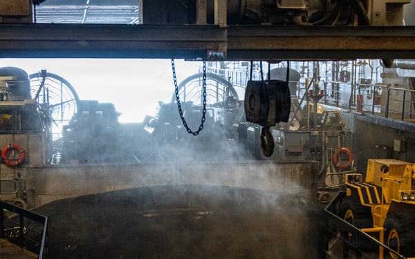 31st MEU | LCAC from ship-to-shore