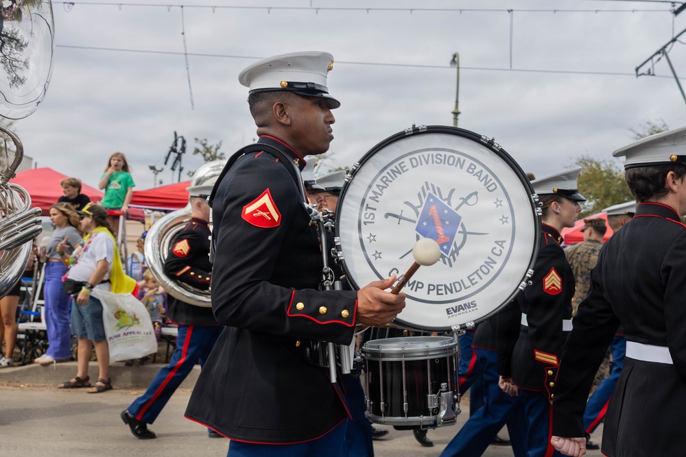 1st MARDIV Band performs in New Orleans Mardi Gras Parade