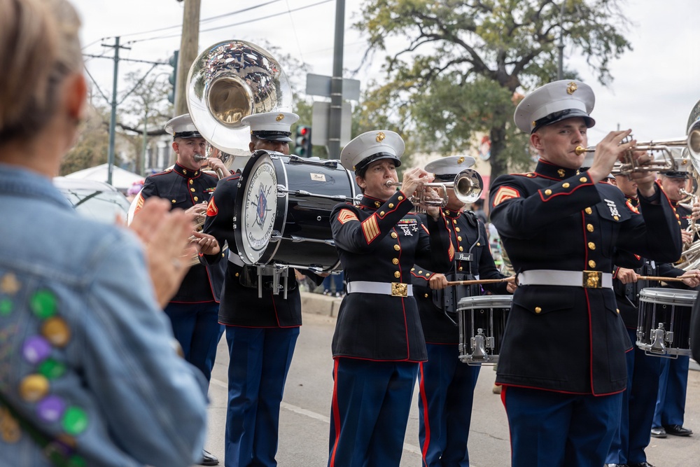 1st MARDIV Band performs in New Orleans Mardi Gras Parade
