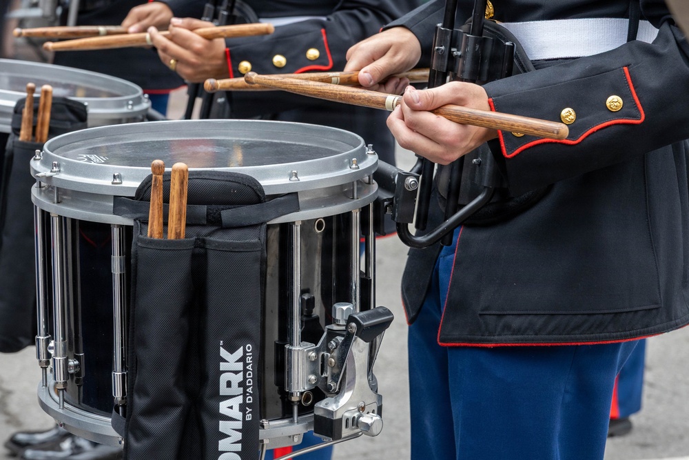 1st MARDIV Band performs in New Orleans Mardi Gras Parade