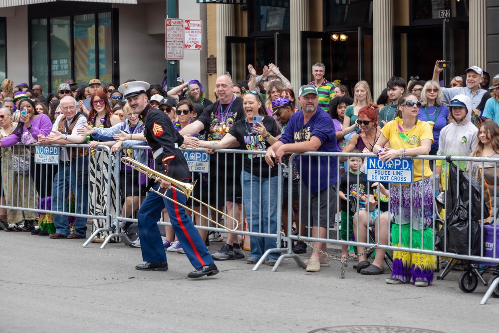 1st MARDIV Band performs in New Orleans Mardi Gras Parade