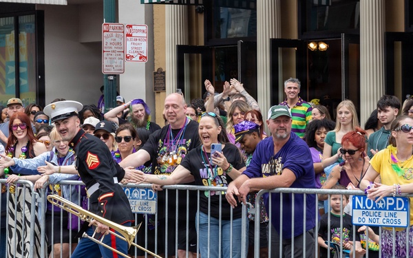 1st MARDIV Band performs in New Orleans Mardi Gras Parade