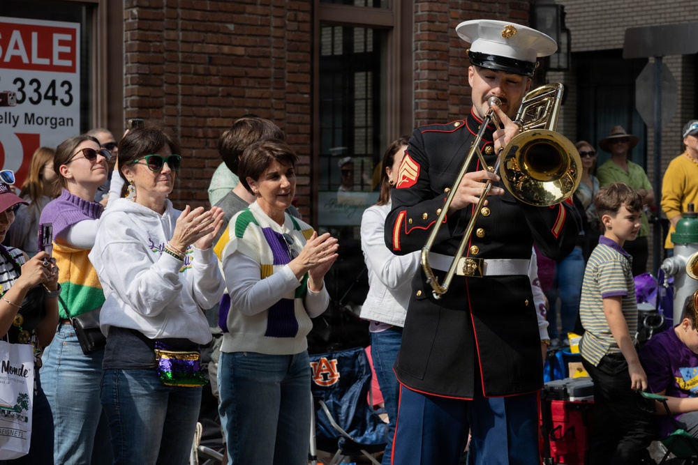 1st MARDIV Band performs in New Orleans Mardi Gras Parade