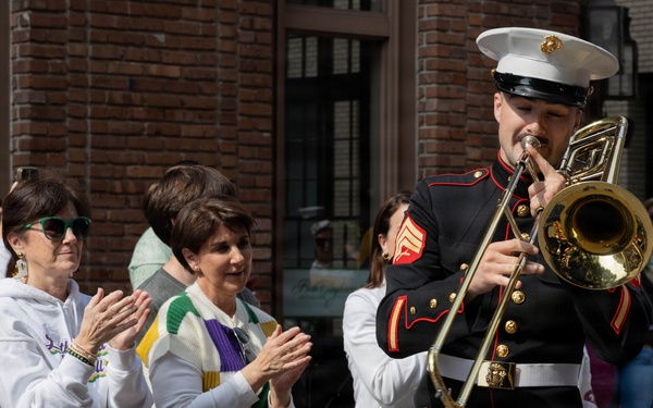 1st MARDIV Band performs in New Orleans Mardi Gras Parade