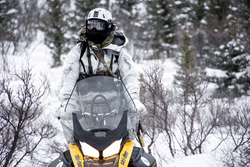 Green Beret operates snowmobile in Alaska