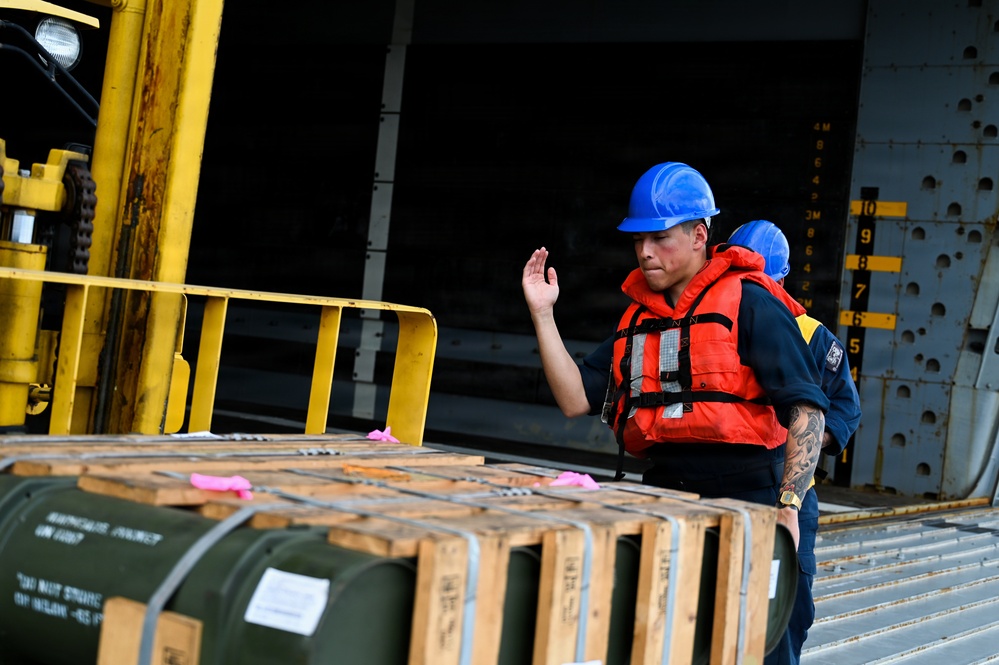 USS Anchorage conducts ammunition on-load