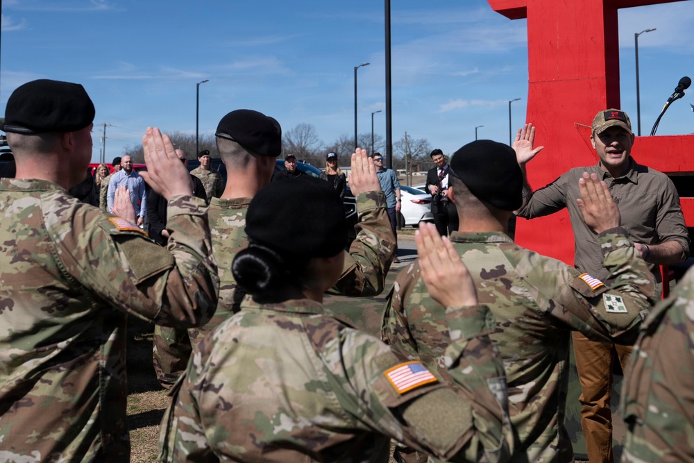 SW Delivers Remarks at NRB Convention in Nashville, Visits Rakkasans at Ft. Campbell