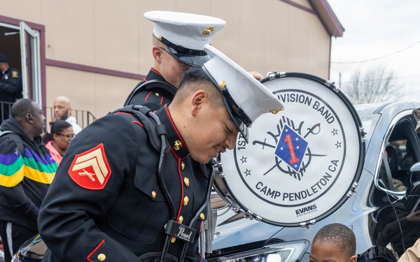 1st MARDIV Band participates in Mardi Gras Parade