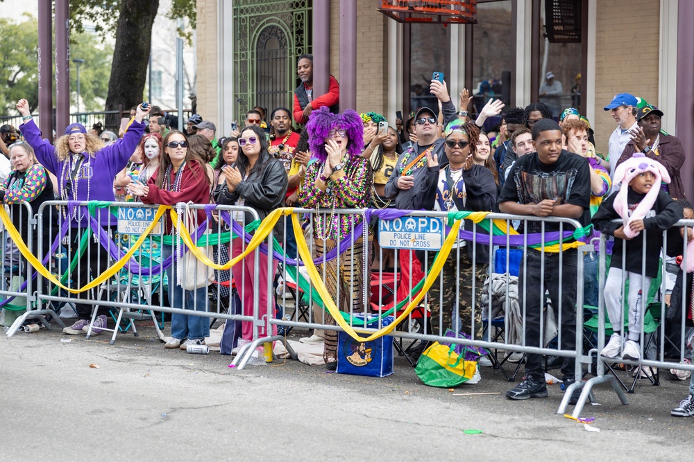 1st MARDIV Band participates in Mardi Gras Parade