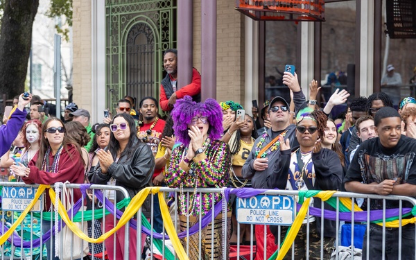 1st MARDIV Band participates in Mardi Gras Parade