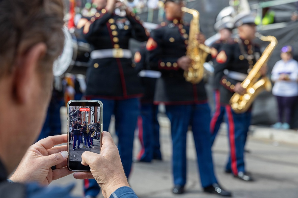 1st MARDIV Band participates in Mardi Gras Parade