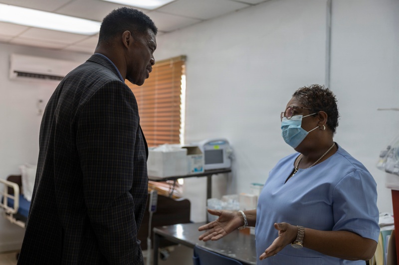 U.S. Ambassador visits The Bahamas during MAG-29 DAO Exercise