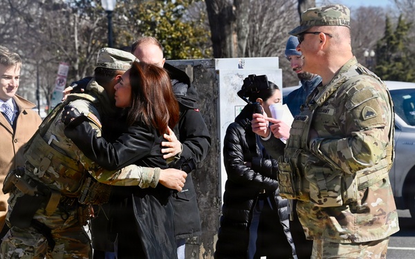 U.S. Attorney for the District of Columbia Meets JTF-DC Presence Patrols on National Mall